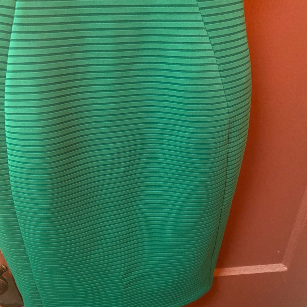 GREEN CALVIN KLEIN SLEEVELESS FITTED DRESS (WORN ONCE ONLY FOR 3 HOURS) - Picture 4 of 11